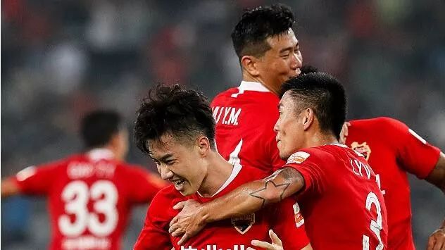  兰斯新援首秀惊艳，梅开二度引领球队触底反弹