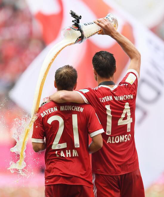  拜仁慕尼黑客场艰难取胜，德甲卫冕冠军延续不败金身